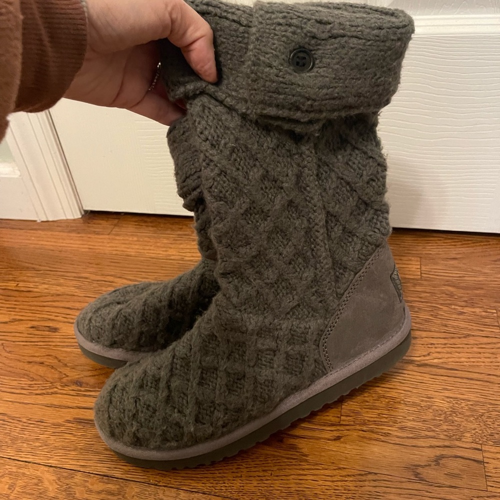 Cozy UGG Womens Knit Boots in Dark Gray